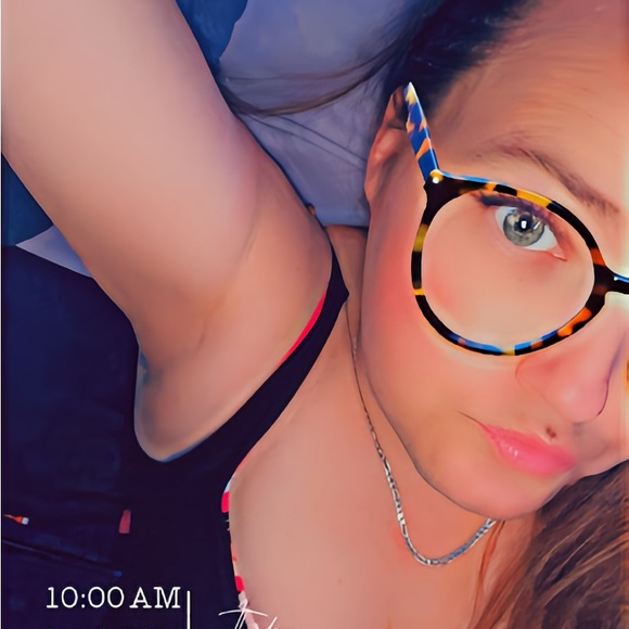 Meet your Posher, Kristin - Picture 5 of 5